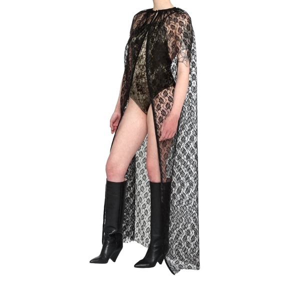 Black Lace Cape - Picture 2 of 11